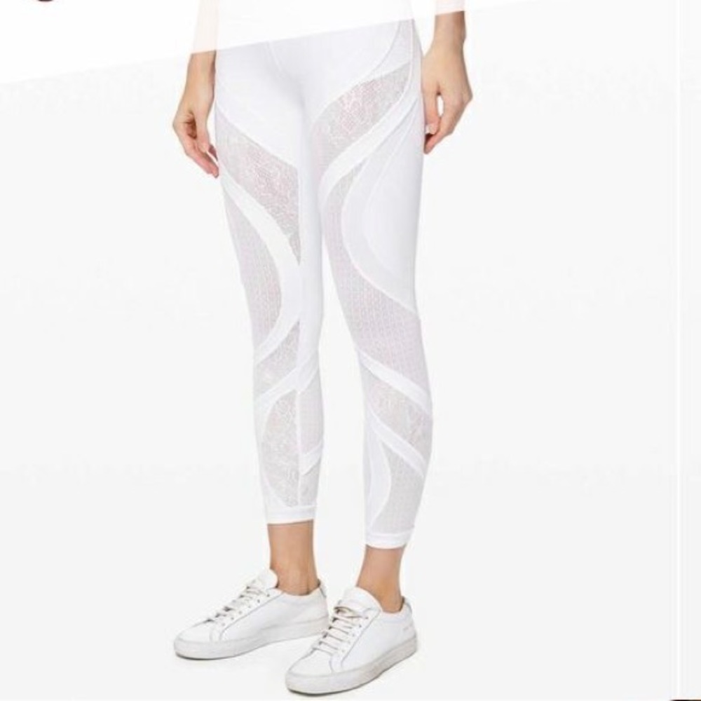 Women’s Lululemon lace side white crop leggings size 2